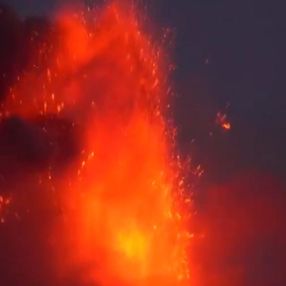 İtalya'da Etna Yanardağı patladı