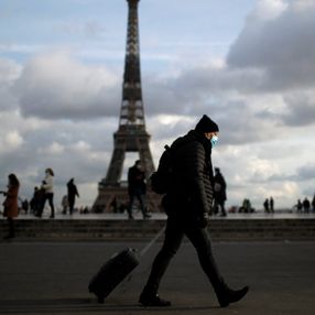 Paris'te turist azlığı nedeniyle esnafın geliri düştü