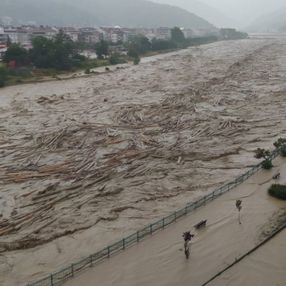 Sinop ve Samsun'da sağanak yağış, seli beraberinde getirdi