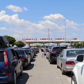Dönüş yoluna geçen gurbetçiler Türkiye'den hüzünle ayrılıyor