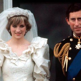 Prens Charles ve Diana'nın düğün pastası açık artırmada satıldı