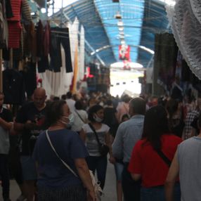 Edirne'de Bulgar turistler Ulus Pazarı'na akın etti