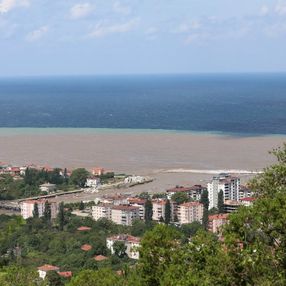 Kastamonu'da sel sonrası Abana sahili çamurla kaplandı