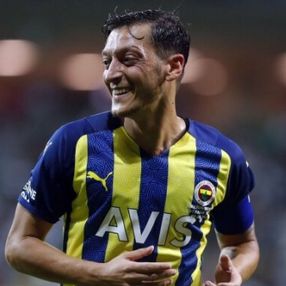 Mesut Özil: Bu formayı giymek gerçek bir rüya