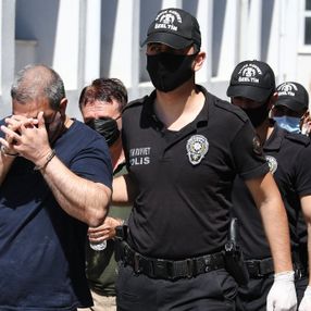 Adana'daki çete lideri öğretmen, tarihi eserden zengin olunca istifa etti