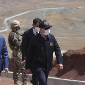 Hulusi Akar ve TSK komuta kademesi İran sınırında