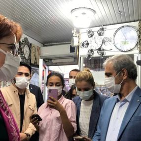 Meral Akşener’in Bayburt ziyaretinde vatandaşlarla partililer arasında arbede