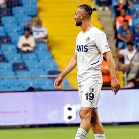 Fenerbahçe'de Serdar Dursun'un köprücük kemiği kırıldı