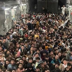 Afganlar, ABD uçağıyla tahliye edildi