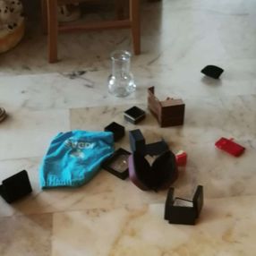 Üsküdar’da, çaldıkları ziynet eşyalarının yerine su dolu sürahi bıraktılar