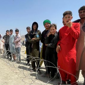20 bin Afgan sığınmacının kabul edilmesi kararı İngiliz basınında