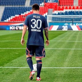 PSG'de Lionel Messi forması bir milyondan fazla satıldı