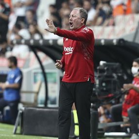 Sergen Yalçın'dan oyunculara: Milli araya rahat girelim