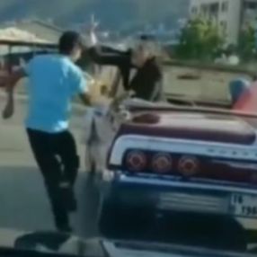 Bursa’da bahşiş için otomobile tutunan çocuk, damadı sinirlendirdi