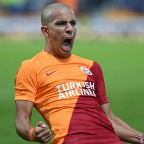 Galatasaray yönetimi, Feghouli'ye yeni sözleşme teklif etti