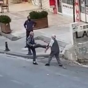 Ümraniye’de yaşlı adamların kavgası