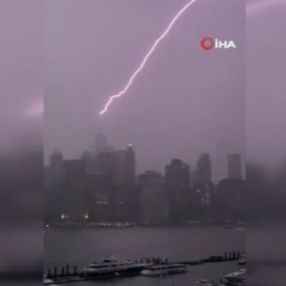 ABD'deki One World Trade Center’a yıldırım düştü