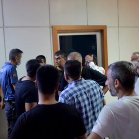 Mersin'de koronadan hayatını kaybeden hastanın yakınları, sağlıkçıları darbetti