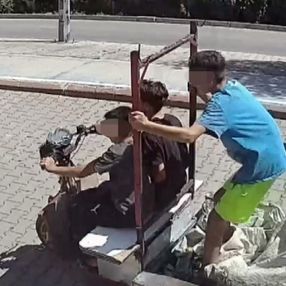 Adana’da 3 çocuk, çalıntı elektrikli bisikletle cep telefonu çaldı