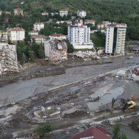 Sel oluşan Bozkurt'taki Ezine Çayı, 4 bin metrelik duvarla ıslah edilecek
