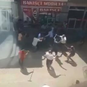 Kars’ta taşlı, sopalı ve bıçaklı kavga
