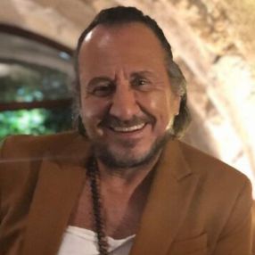 Özgür Ozan'ın yeni tarzı beğeni topladı