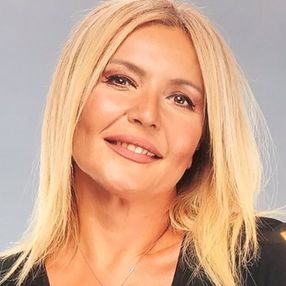 Seda Akgül, Defne Samyeli'nin kırbaçlı şovunu paylaştı