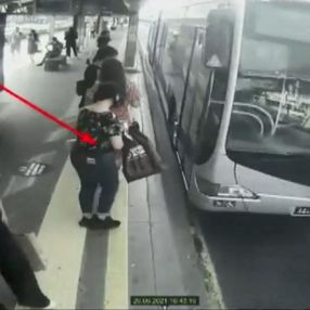 İstanbul'da metrobüste yankesicilik yapan kadınlar