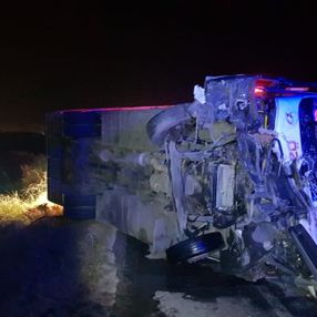 Manisa'da işçi servisi otomobille çarpıştı