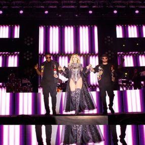 Hadise sahnelere geri döndü