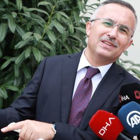 Rize Valisi Kemal Çeber, kendisine aşı için gelen 'utanıyorum' mesajıyla çağrı yaptı