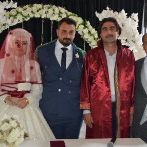 Ağrı'daki aşiret düğününde çifte, 1 milyonluk takı takıldı