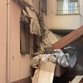 Güngören'de balkon çöktü