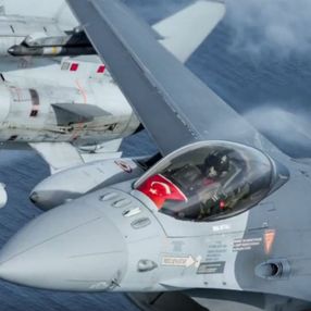 Türk F-16'larından Polonya semalarında eğitim uçuşu