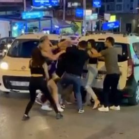 Esenyurt’ta TikTok fenomenlerinin laf atma kavgası kamerada