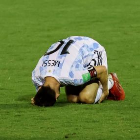 Lionel Messi'ye acımasız faul