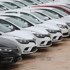 Otomobil fiyatları 1,5 yıl sonra ilk defa geriledi