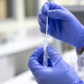Aşı olmayan işçilere PCR testi zorunluluğu