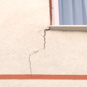 Ankara’da bina çatladı, bina sakinleri araçlarında sabahladı