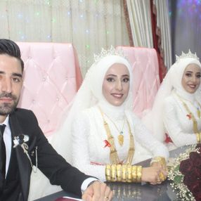 Adıyaman'da ikiz kardeşlerin çifte mutluluğu