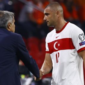 Burak Yılmaz: Daha top fileye gitmeden Şenol istifa diyorlar