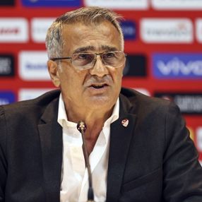 Şenol Güneş: Bu kafayla anca üçkağıtçı bulursun