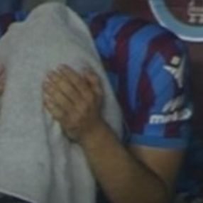 Oyundan çıkan Abdülkadir Ömür gözyaşlarına boğuldu