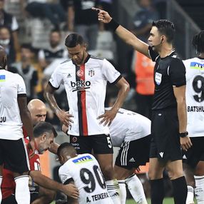 Beşiktaş'a Vida ve Teixeira'dan kötü haber