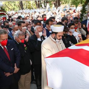 Duygun Yarsuvat son yolculuğuna uğurlandı