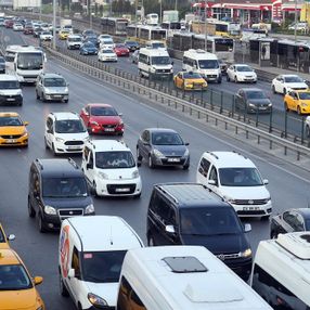 İstanbul'da sabah saatlerinde trafik yoğunluğu yaşanıyor