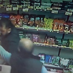 Sultangazi’de, akraba marketçiler arasında silahlı müşteri kapma kavgası