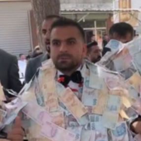 Aşiret düğününde damat, paraları taşımakta zorlandı
