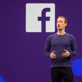Facebook, ünlülerin kuralları çiğnemesine göz yumuyor