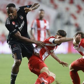 Beşiktaş, 2-0 geriye düştüğü maçı 3-2 kazandı
